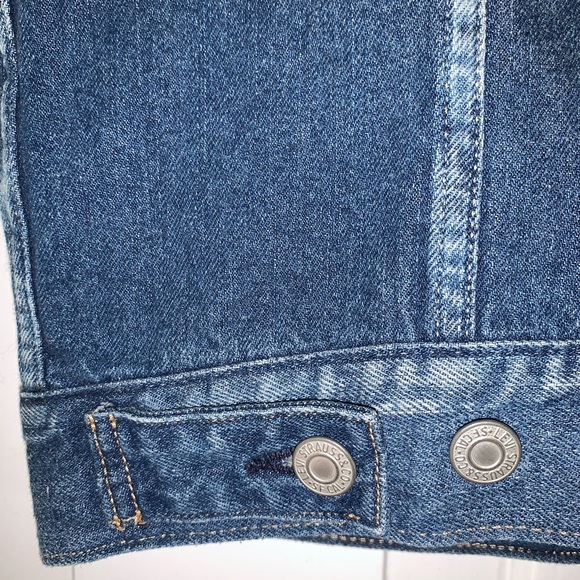 Levi’s Trucker Vest- Sleeveless Denim Jean Jacket - Picture 10 of 16